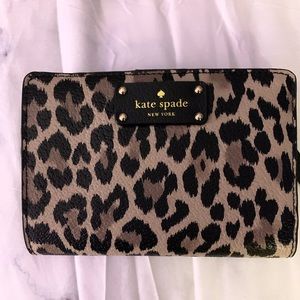 auth. Kate Spade Leopard Bi-Fold wallet
